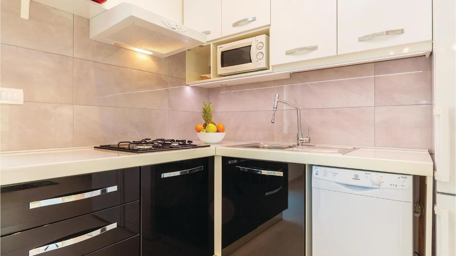 Amazing Home In Novi Vinodolski With Kitchen Ferienhaus